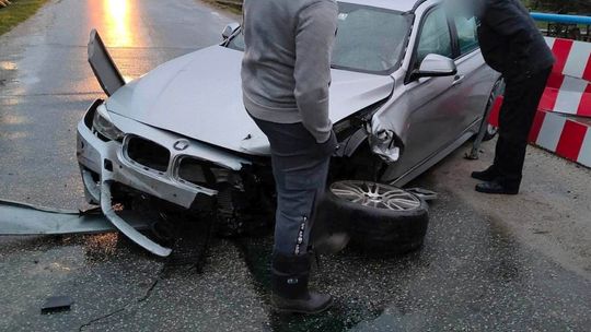 Wola Niżna. 26-latek wjechał BMW w barierki. Był kompletnie pijany