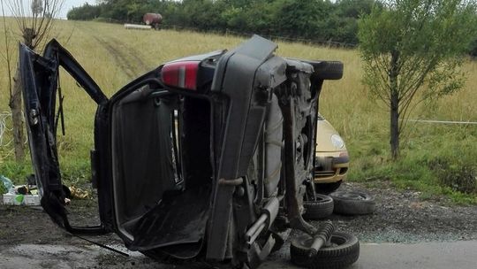 WRÓBLIK KRÓLEWSKI: Poranna kolizja. Volkswagen na boku i uszkodzony Matiz