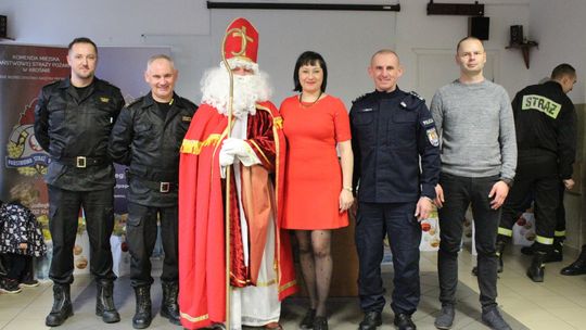 Wyjątkowe spotkanie ze św. Mikołajem w bazie krośnieńskich strażaków