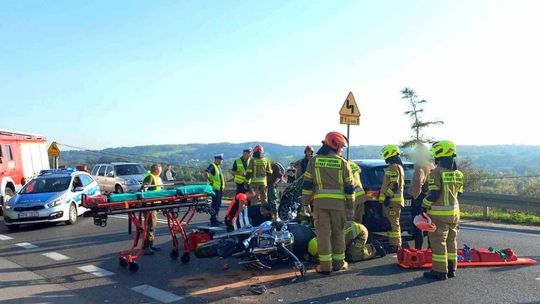 Wypadek 44-letniego motocyklisty na DK28. Winny 18-letni kierowca