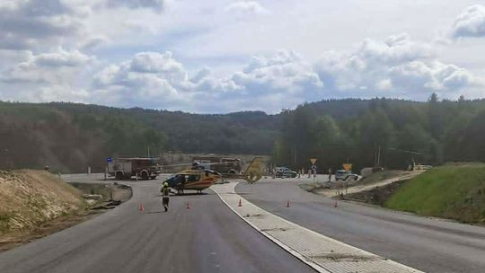 Wypadek 50-letniego motocyklisty na DK19. Śmigłowiec w akcji