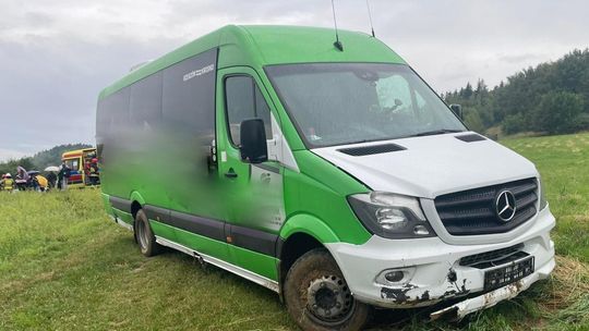 ? Wypadek kursowego busa na DW991 w Korczynie