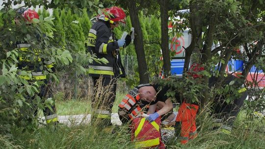 Wypadek motocyklisty. Uderzył w przydrożne drzewka