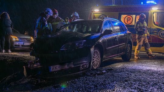 Wypadek na drodze wojewódzkiej 991 w Krasnej