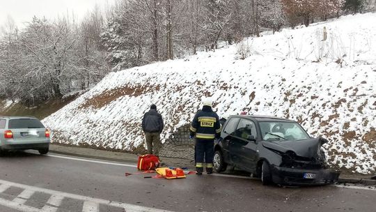 Wypadek osobówki i ciężarówki na DK19 w Komborni