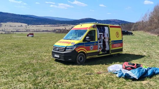 Wypadek paralotniarza w Mszanie