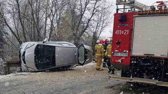 Wypadek samochodowy w Trześniowie. Jedna osoba potrzebowała pomocy