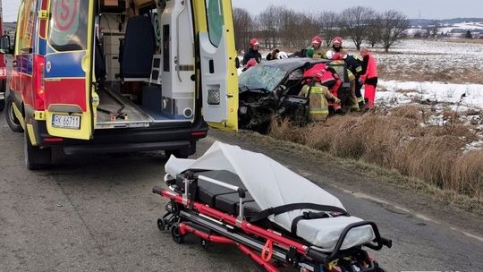 ? Wypadek samochodu osobowego w Zręcinie. Ranna kobieta