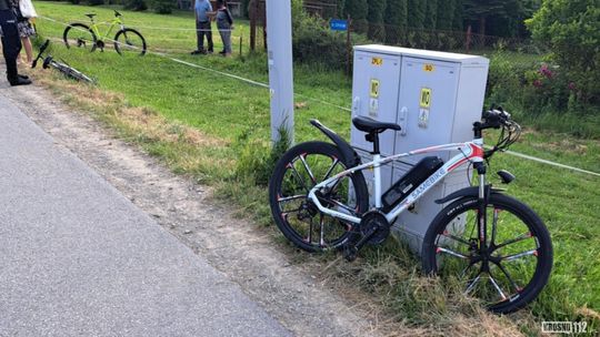 Wypadek z udziałem dwóch rowerzystów w Głojscach. 17-latka trafiła do szpitala