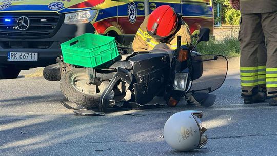 Wypadek z udziałem jednośladu na skrzyżowaniu Grodzkiej i Niepodległości