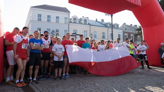 XXII Bieg Niepodległości w Krośnie: Pobiegli i pomaszerowali dla Niepodległej