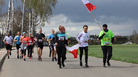 Z okazji święta pobiegli z flagą. W Gminie Jedlicze odbył się II Bieg z Flagą Zjedliczeni