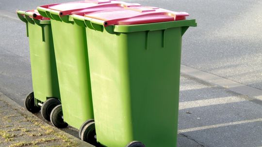 Za odbiór śmieci w Krośnie zapłacimy więcej? Decyzja należy do radnych