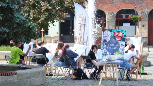 Zabytkowa architektura krośnieńskiego Rynku oczami młodych artystów