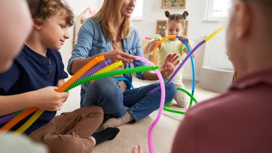 Zajęcia dodatkowe w żłobku - dlaczego są ważne i jak je organizować?