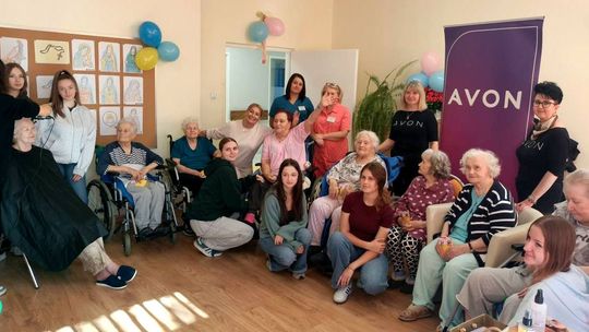 Zakład Piękna i Uśmiechu w krośnieńskim szpitalu. Radość z okazji Europejskiego Dnia Seniora