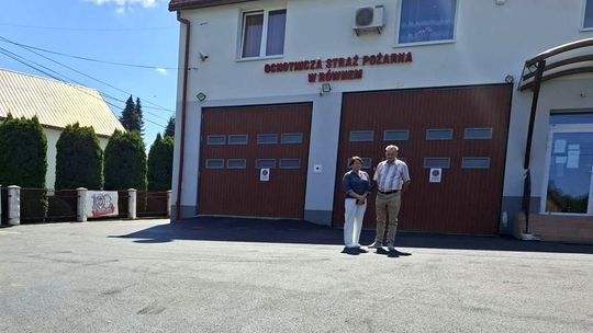 Zakończono modernizację placu przy remizie i Domu Ludowym w Równem