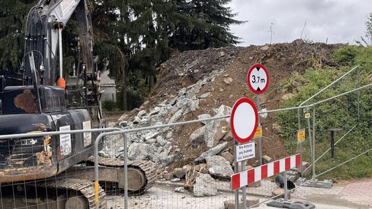 Zamknięte drogi w Krośnie w związku z modernizacją linii kolejowej. Sprawdziliśmy postęp prac