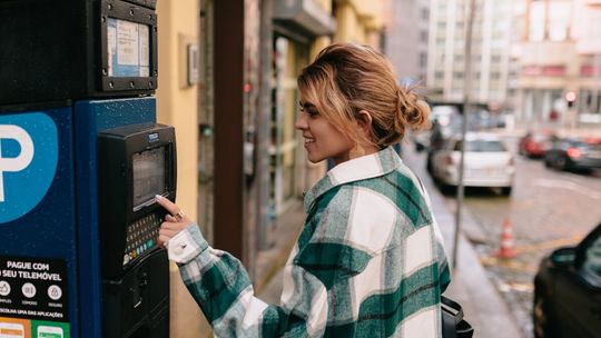 Zapłaciłeś za parking, a i tak dostałeś karę? Wyrok NSA daje kierowcom nową broń