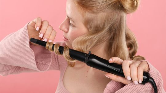 Zapomnij o nieudanych fryzurach – jak profesjonalne akcesoria zmieniają codzienną stylizację?