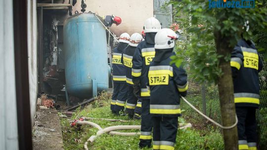 ŻARNOWIEC: Wielki huk i pożar w zakładzie stolarskim