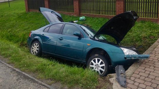 Zasnął za kierownicą. 37-latka i 11-latek w szpitalu