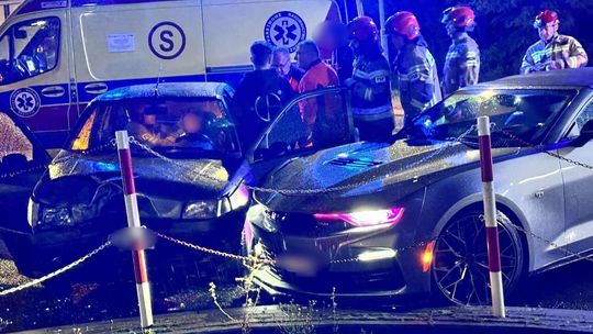 Zdarzenie drogowe na skrzyżowaniu Niepodległości i Walslebena