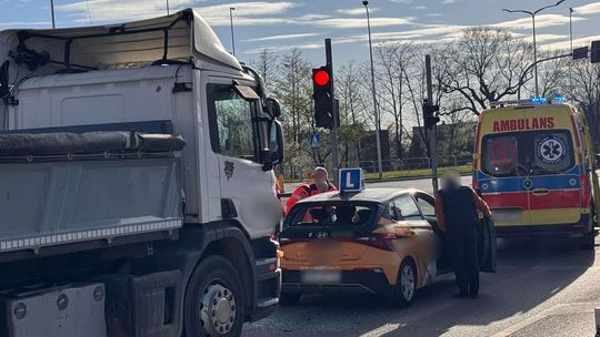 Zdarzenie drogowe na skrzyżowaniu Tysiąclecia z Podkarpacką