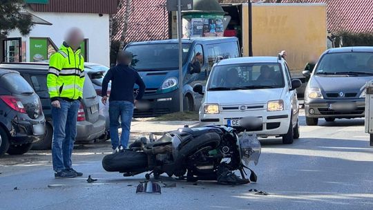 Zdarzenie drogowe z udziałem motocyklisty na Popiełuszki