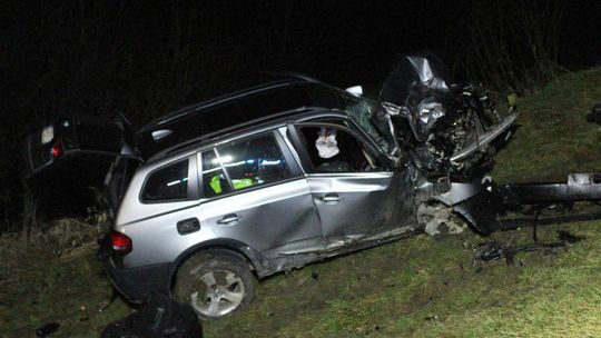 Zderzenie ciężarowego Volvo z osobowym BMW na DK19