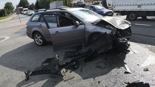 Zderzenie ciężarówki z osobówką. Kolejne zdarzenie na tym skrzyżowaniu
