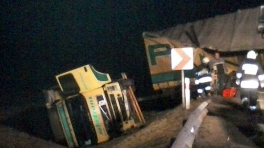 Zderzenie dwóch ciężarówek na DK19 w Nowej Wsi