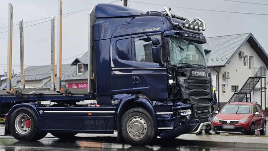 Zderzenie dwóch pojazdów na DK28 w Besku