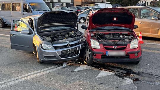 Zderzenie dwóch pojazdów na skrzyżowaniu w Krośnie Zderzenie dwóch pojazdów na skrzyżowaniu w Krośnie