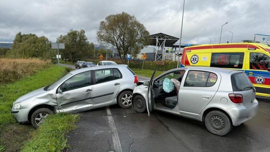 Zderzenie dwóch samochodów na Białobrzeskiej