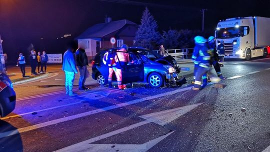 Zderzenie dwóch samochodów na DK19