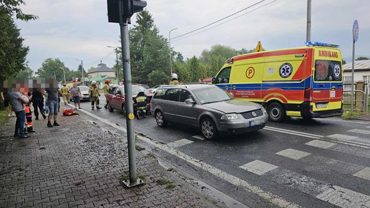 Zderzenie dwóch samochodów na DW990 w Krośnie