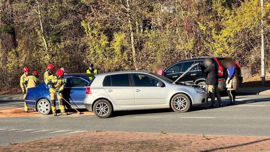 Zderzenie dwóch samochodów na Niepodległości