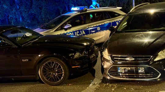 Zderzenie dwóch samochodów na Niepodległości