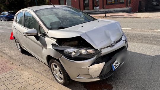 Zderzenie dwóch samochodów na Podwalu