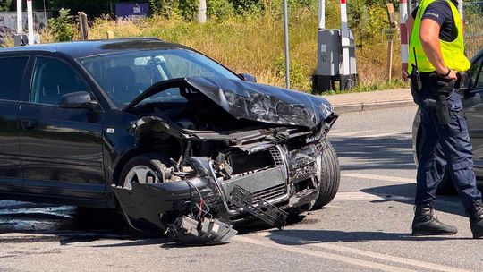 Zderzenie dwóch samochodów na skrzyżowaniu w Krośnie