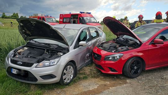 Zderzenie dwóch samochodów pomiędzy Faliszówką a Leśniówką