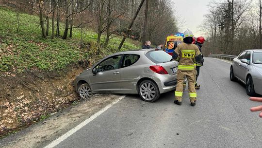 Czarnorzeki. Kompletnie pijana 28-latka spowodowała zdarzenie drogowe