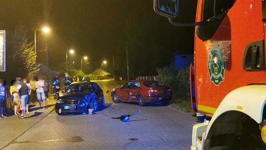 Zderzenie dwóch samochodów w Jedliczu na Manierskiego. Jedna osoba w szpitalu