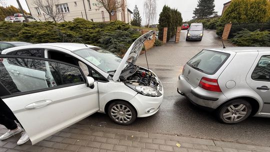 Zderzenie dwóch samochodów w Targowiskach