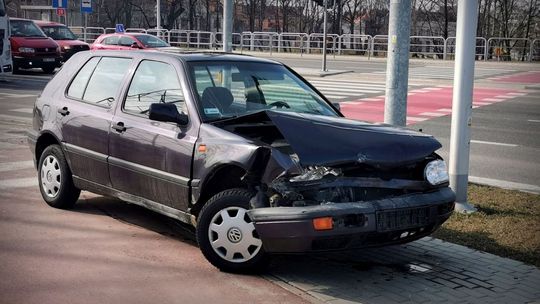 ? Zderzenie dwóch volkswagenów na DK28 w Krośnie