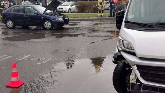 Zderzenie fiata i seata na skrzyżowaniu w Krośnie