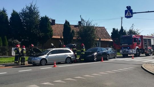 Zderzenie kilku samochodów w Miejscu Piastowym na DK28