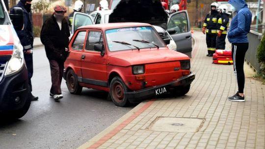 Zderzenie "Malucha" i Citroena na Słonecznej w Iwoniczu-Zdroju