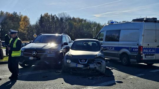 Zderzenie Mercedesa, Nissana i Opla na Lotników
